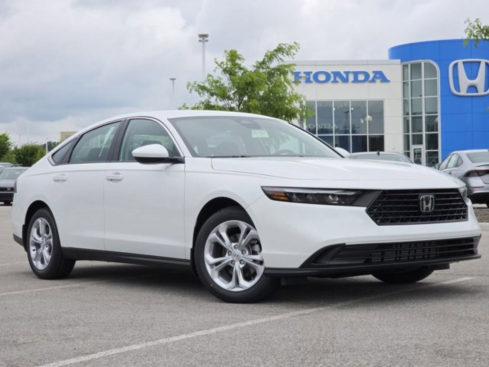 Certified 2025 Honda Accord LX image 2