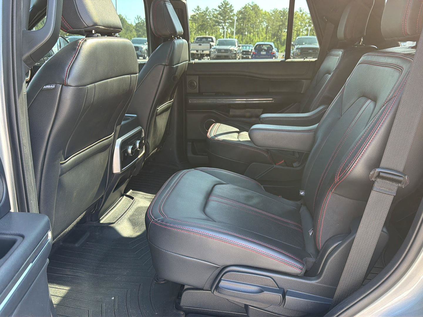 Used 2024 Ford Expedition Limited RWD image 11
