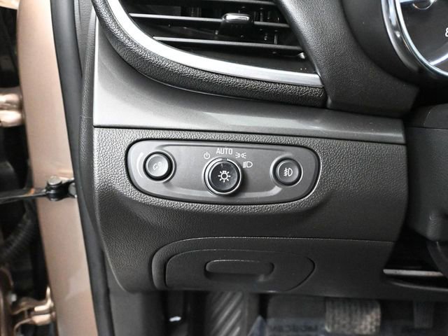 Used 2018 Buick Encore Premium image 31