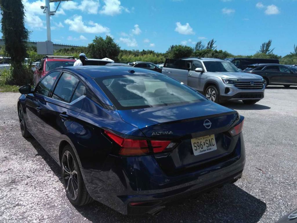 Used 2023 Nissan Altima 2.5 SR FWD image 7