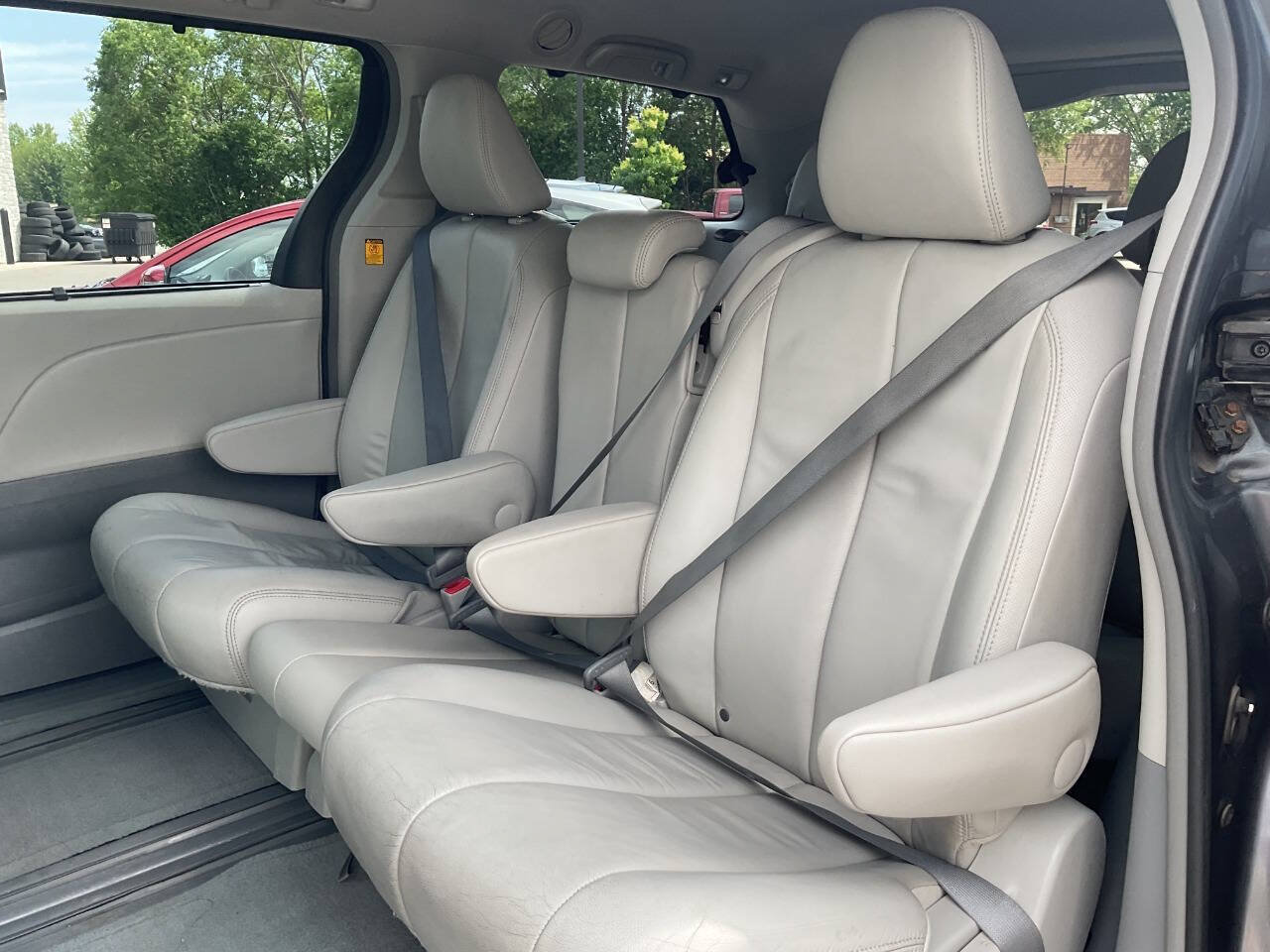 Used 2012 Toyota Sienna XLE FWD image 29