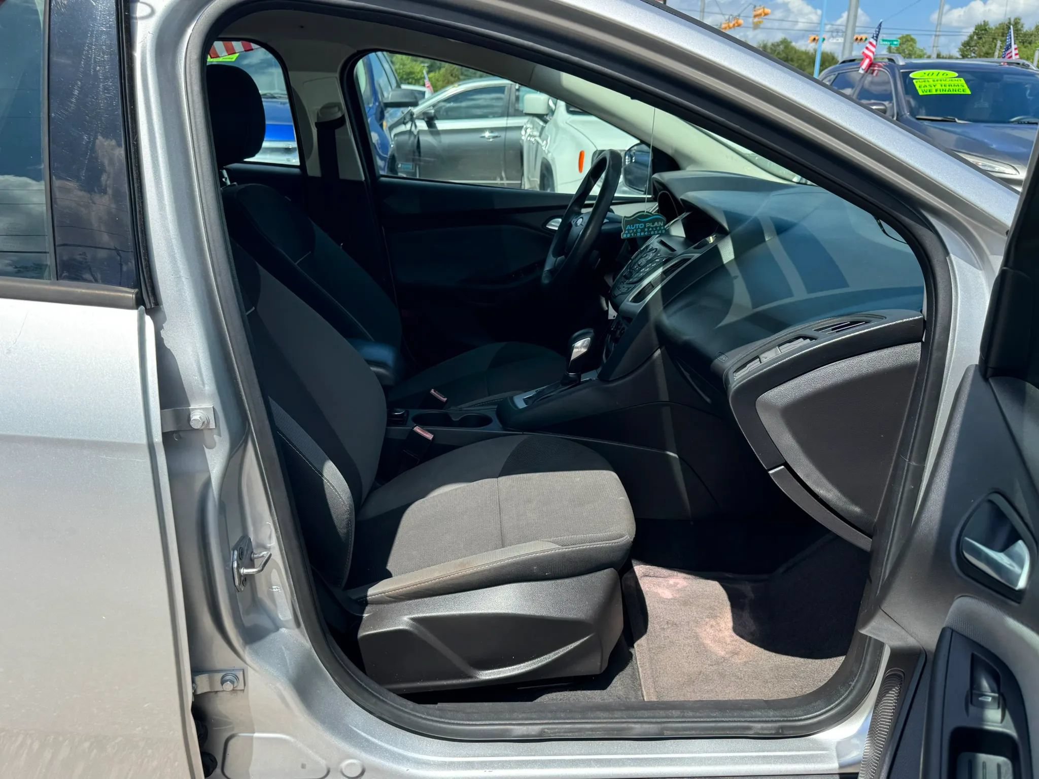 Used 2012 Ford Focus SE FWD image 12