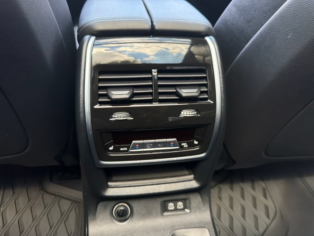 Used 2023 BMW X7 xDrive40i w/ M Sport Package AWD/4WD image 19