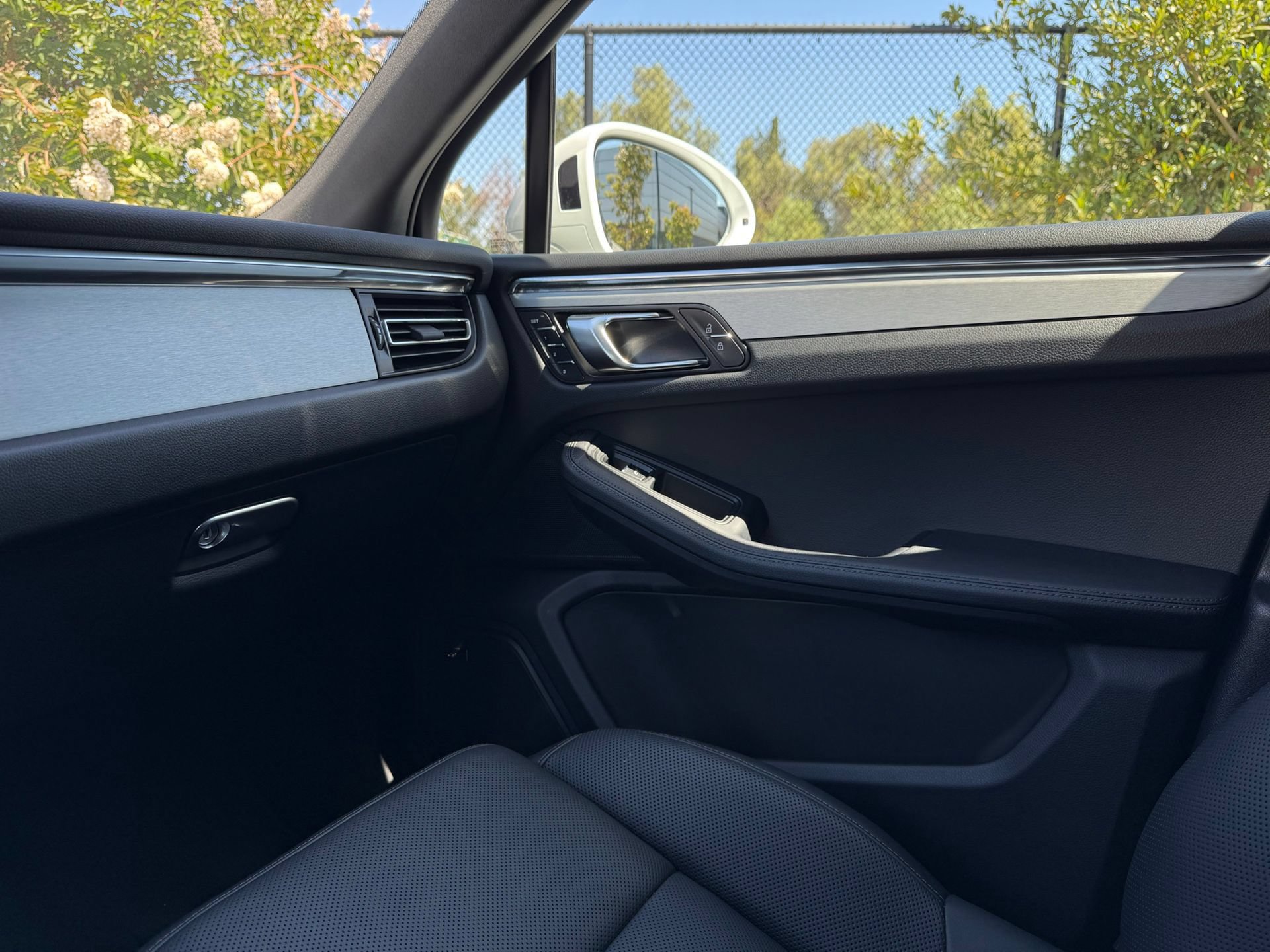 Used 2026 Porsche Macan AWD/4WD image 24