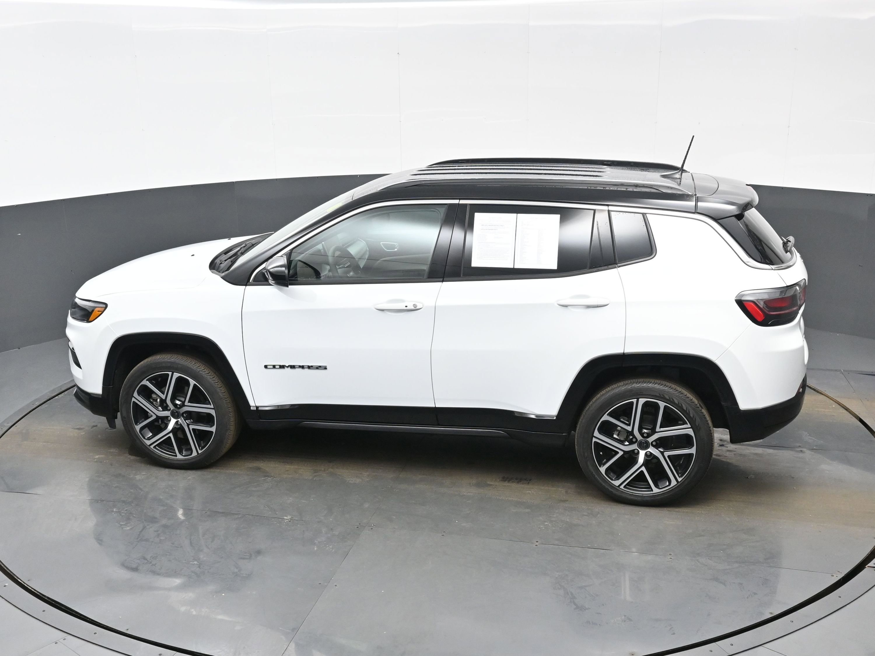 Used 2025 Jeep Compass Limited w/ Elite Group image 33