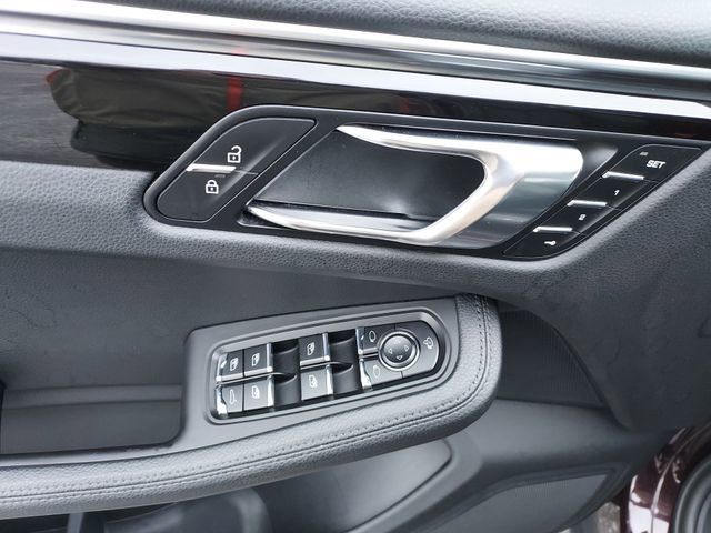 Used 2023 Porsche Macan image 17