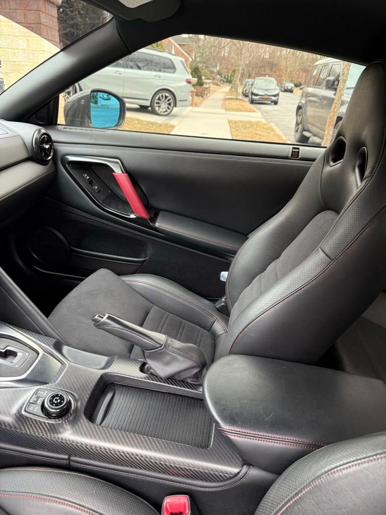 Used 2018 Nissan GT-R Premium image 19