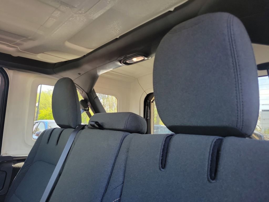 Certified 2025 Jeep Wrangler Unlimited Sahara AWD/4WD image 12