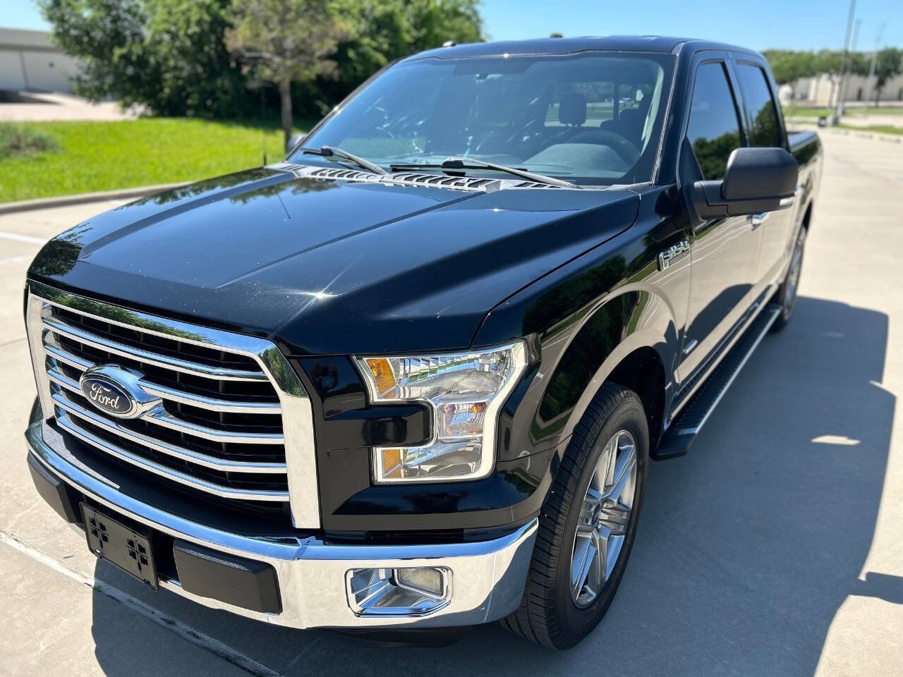 Used 2016 Ford F150 XLT w/ Equipment Group 302A Luxury RWD image 2