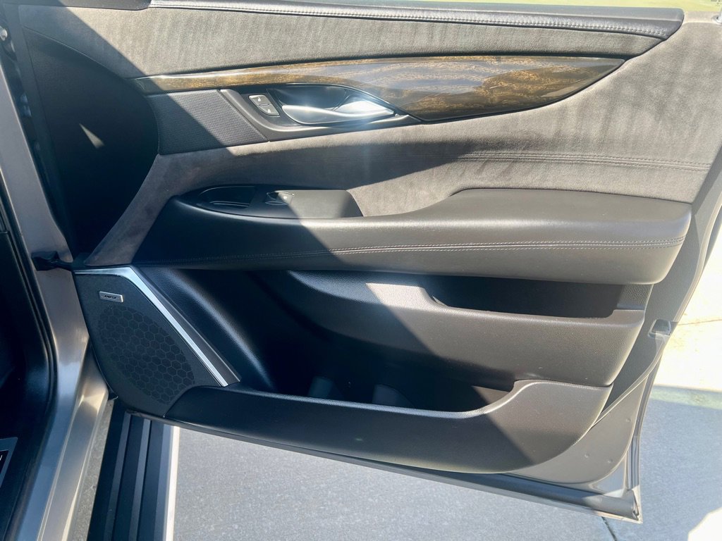 Used 2017 Cadillac Escalade ESV Platinum image 13