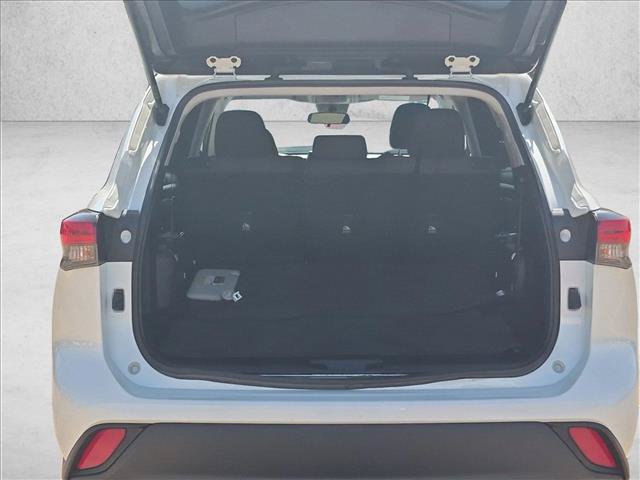 Used 2021 Toyota Highlander L FWD image 6