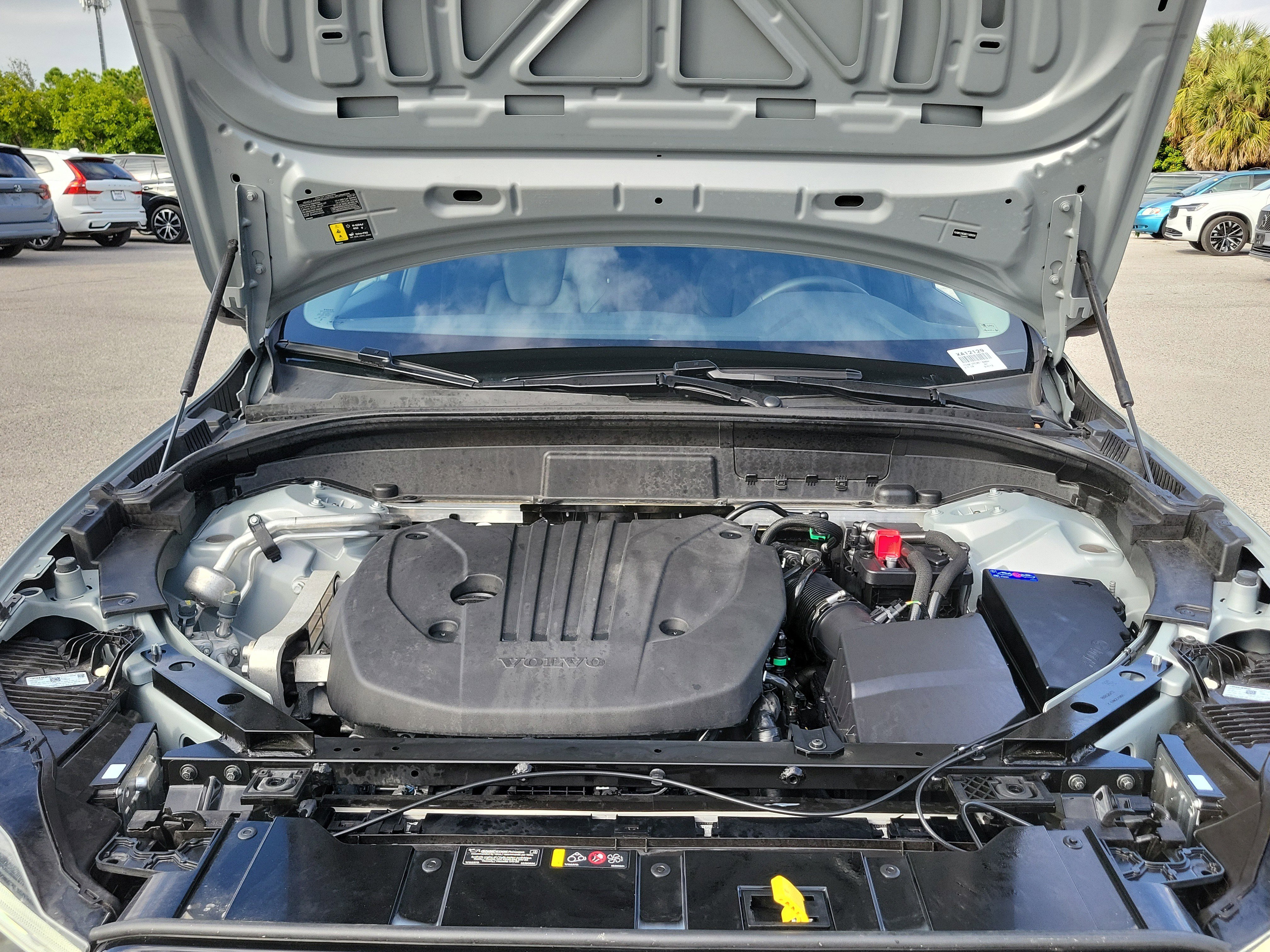 Used 2025 Volvo XC60 B5 Plus image 31