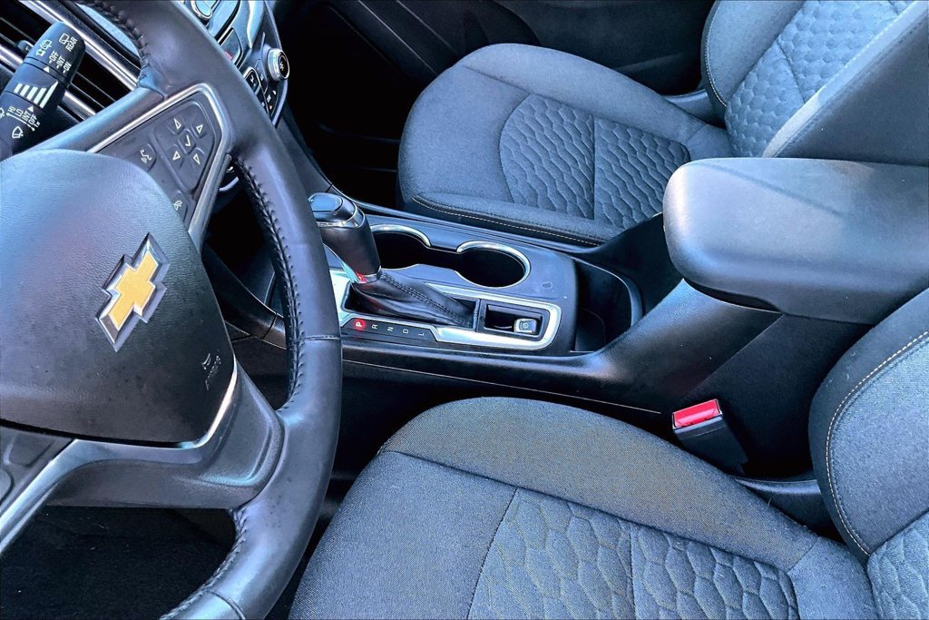 Used 2018 Chevrolet Equinox LT FWD image 16