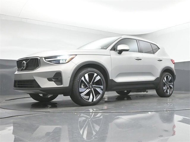 Used 2024 Volvo XC40 B5 Plus w/ Climate Package image 39