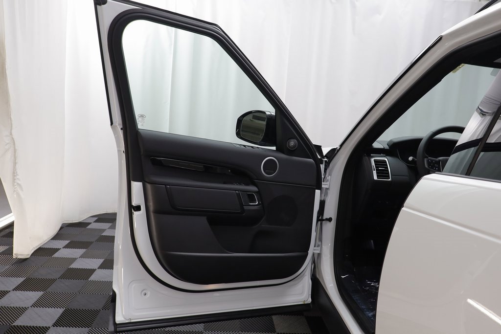 New 2025 Land Rover Discovery S image 5