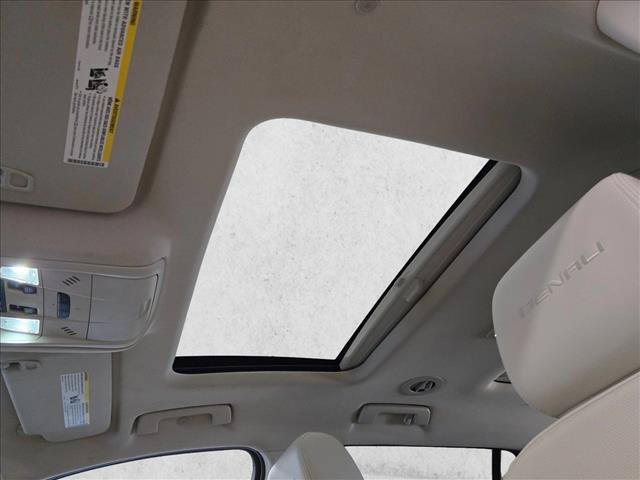 Used 2022 GMC Acadia Denali w/ Denali Ultimate Package FWD image 12