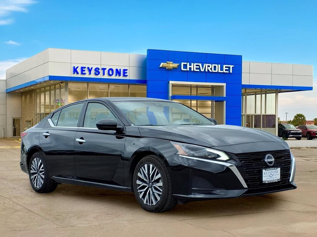 Used 2025 Nissan Altima 2.5 SV FWD image 1