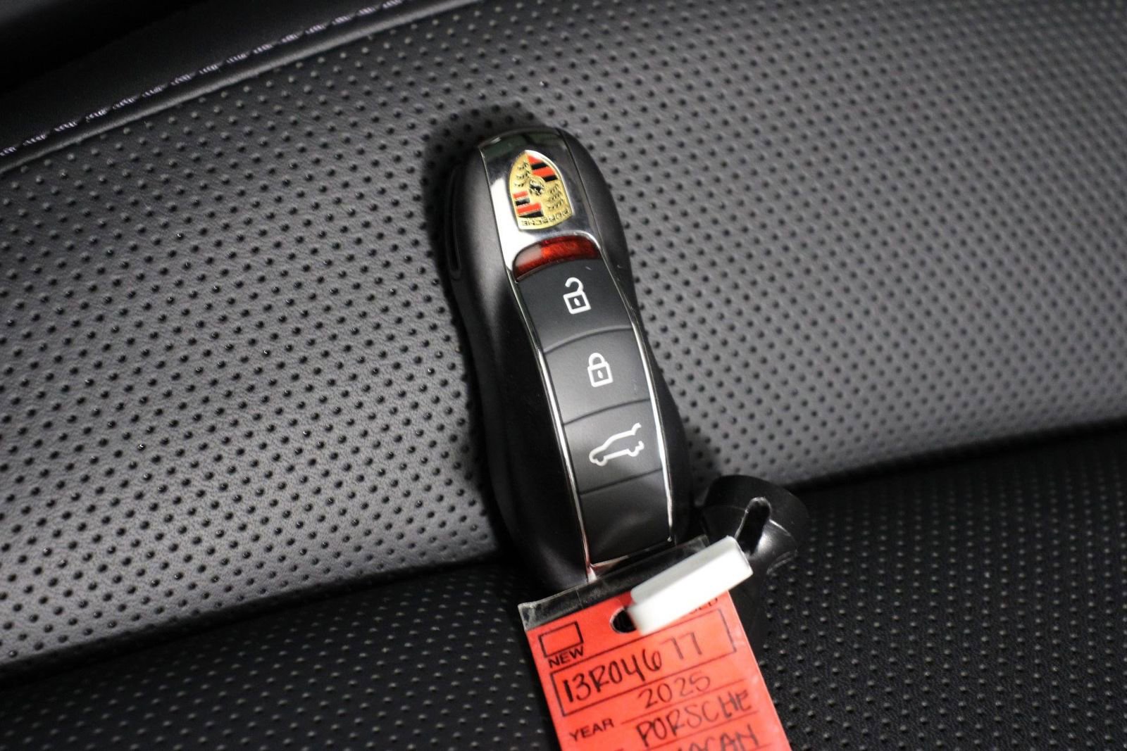 Certified 2025 Porsche Macan image 34