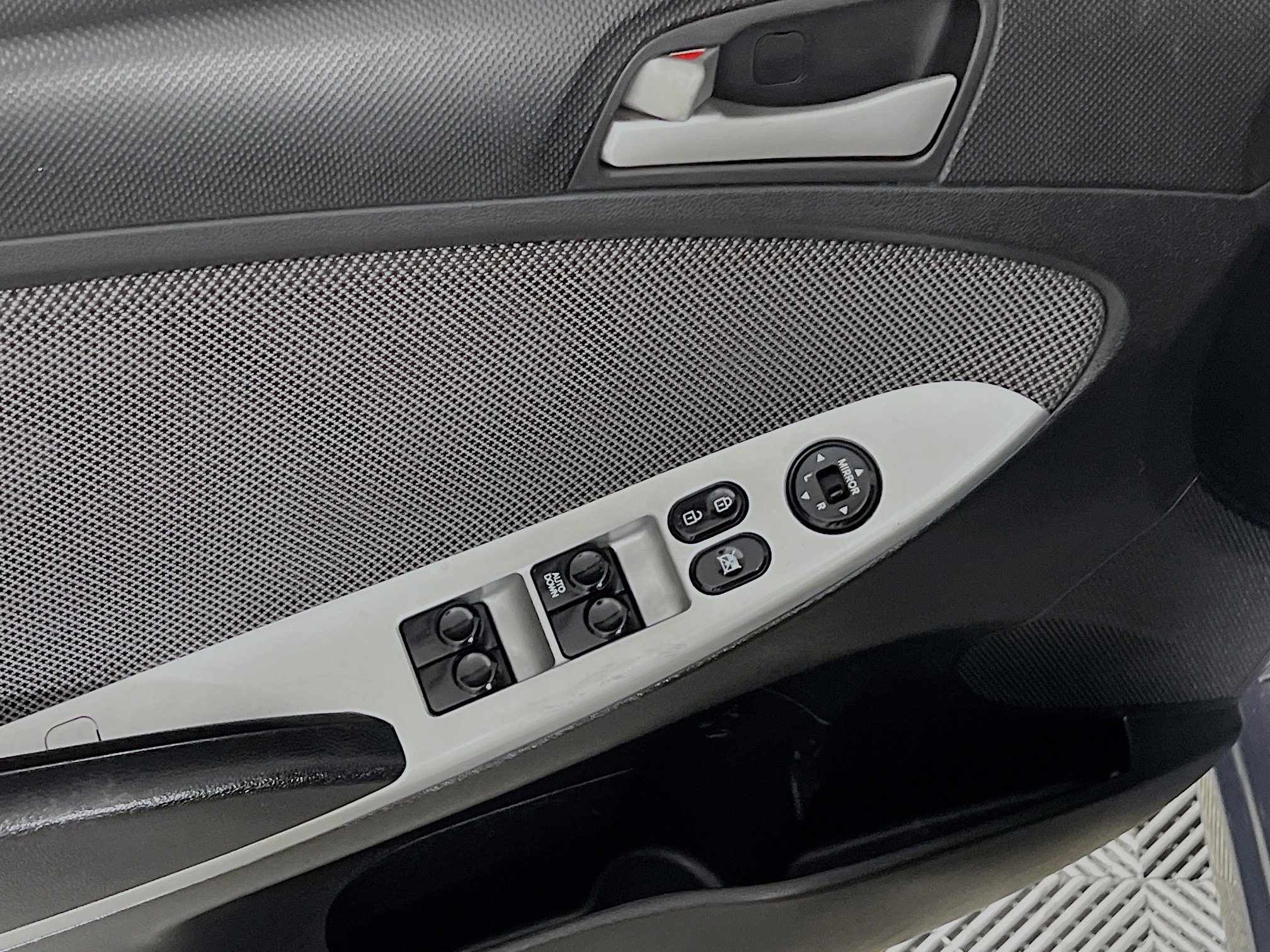 Used 2012 Hyundai Accent GS image 17