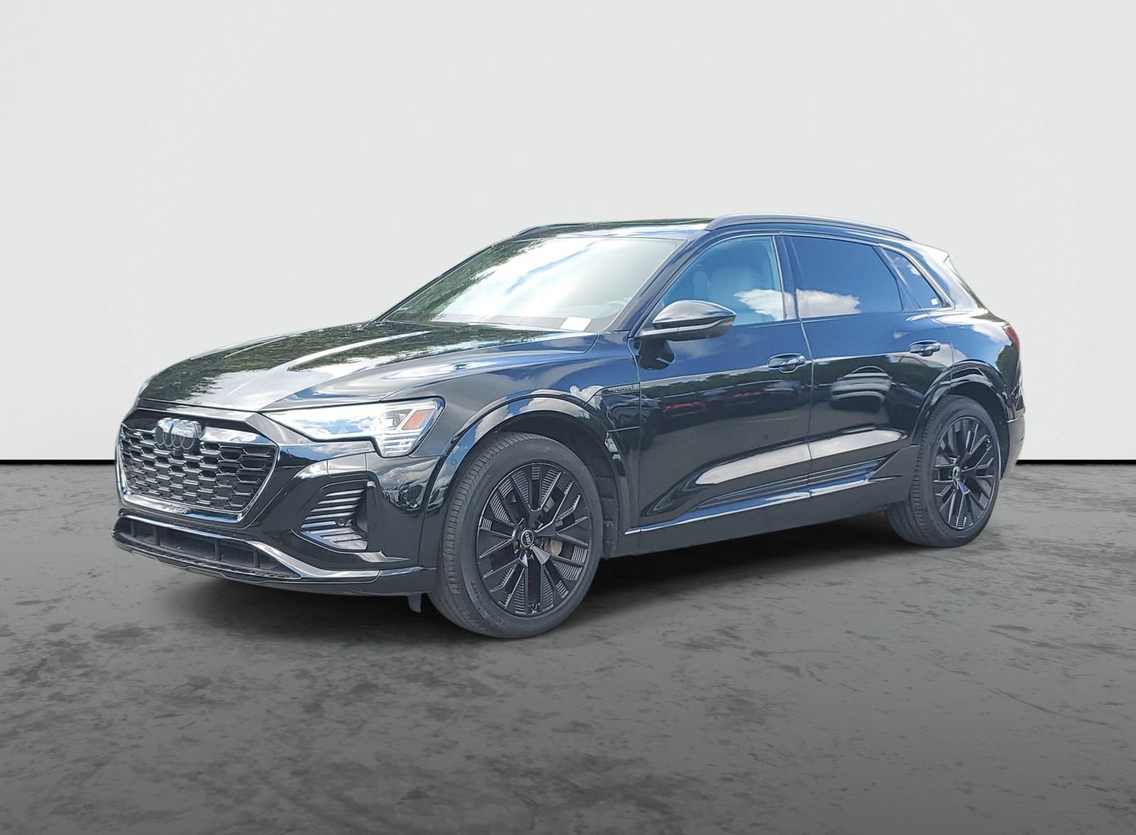 Used 2024 Audi Q8 e-tron Prestige w/ Prestige Package AWD/4WD image 2