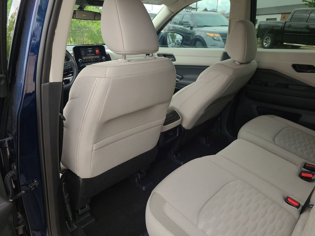 Certified 2025 Nissan Pathfinder SV image 9