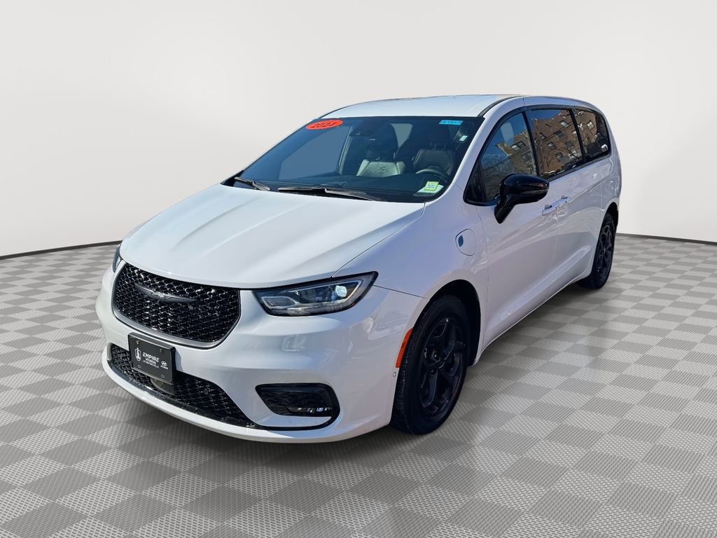 Used 2024 Chrysler Pacifica Limited FWD image 3