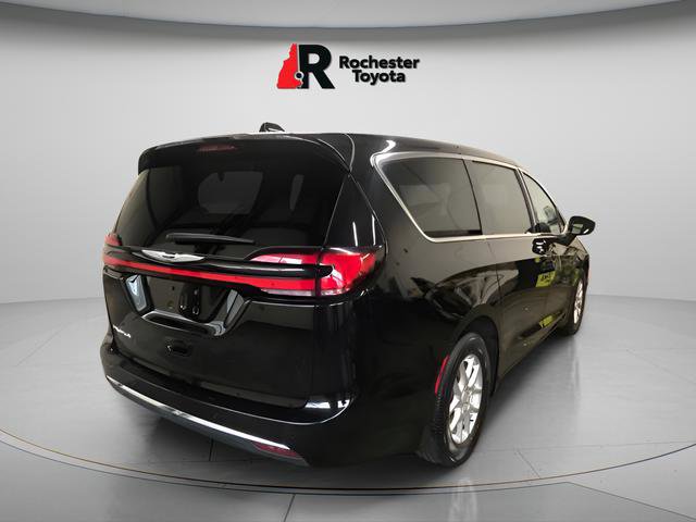 Used 2025 Chrysler Pacifica Select FWD image 9