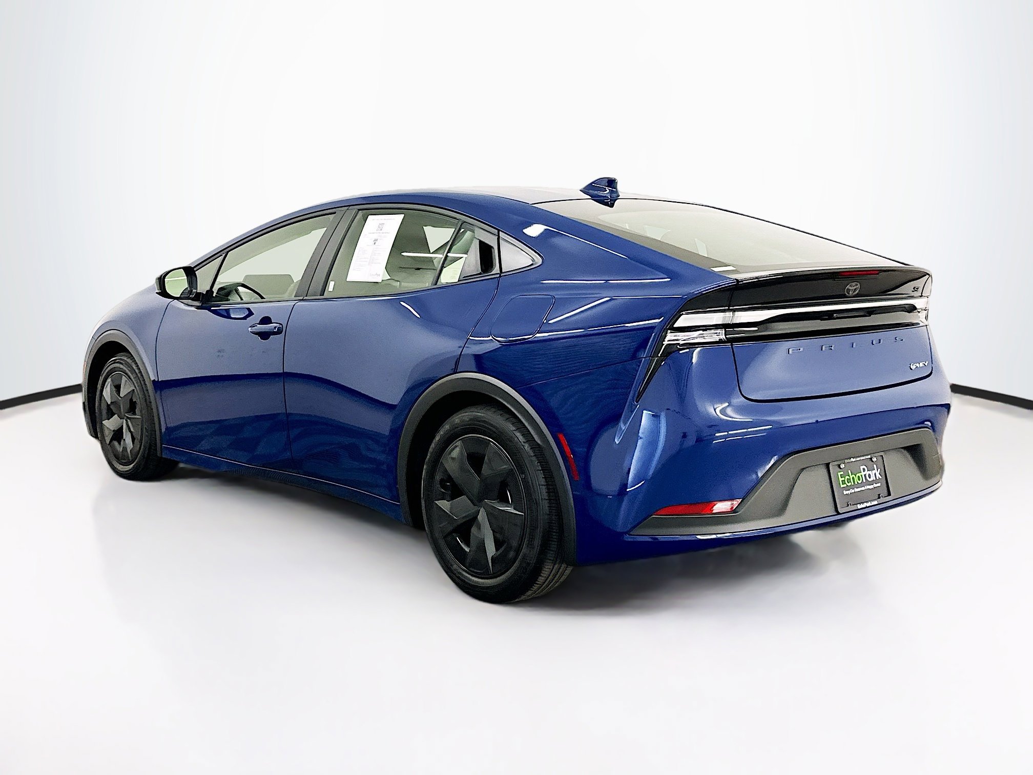 Used 2025 Toyota Prius Plug-In Hybrid image 5