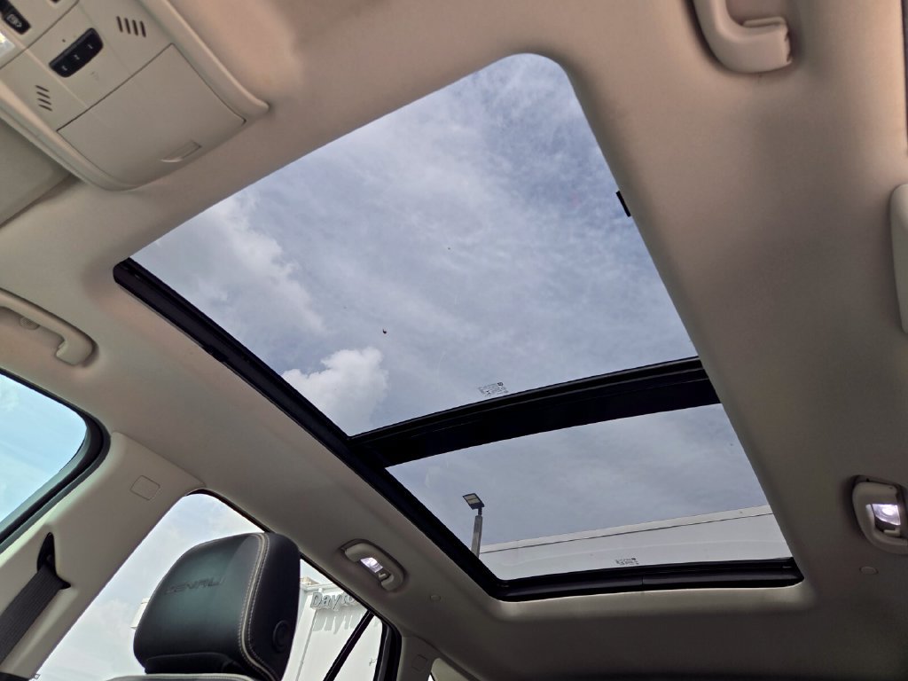 Used 2019 GMC Terrain Denali w/ Advanced Safety Package FWD image 20