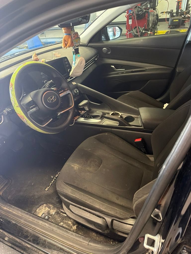 Used 2023 Hyundai Elantra SEL FWD image 2