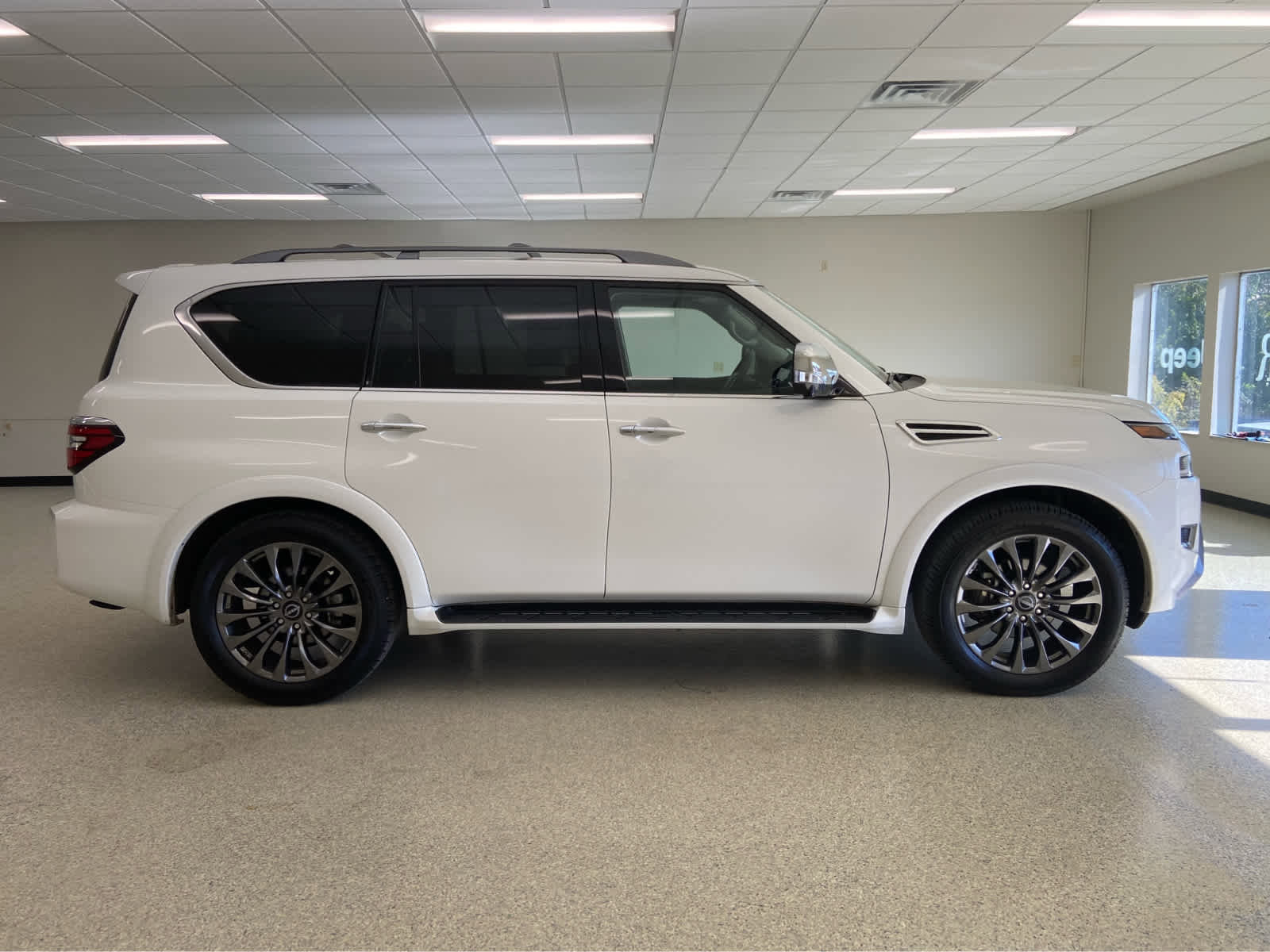Used 2024 Nissan Armada Platinum w/ Captain's Chairs Package image 4
