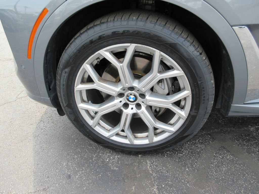 Used 2023 BMW X7 xDrive40i w/ Executive Package AWD/4WD image 14