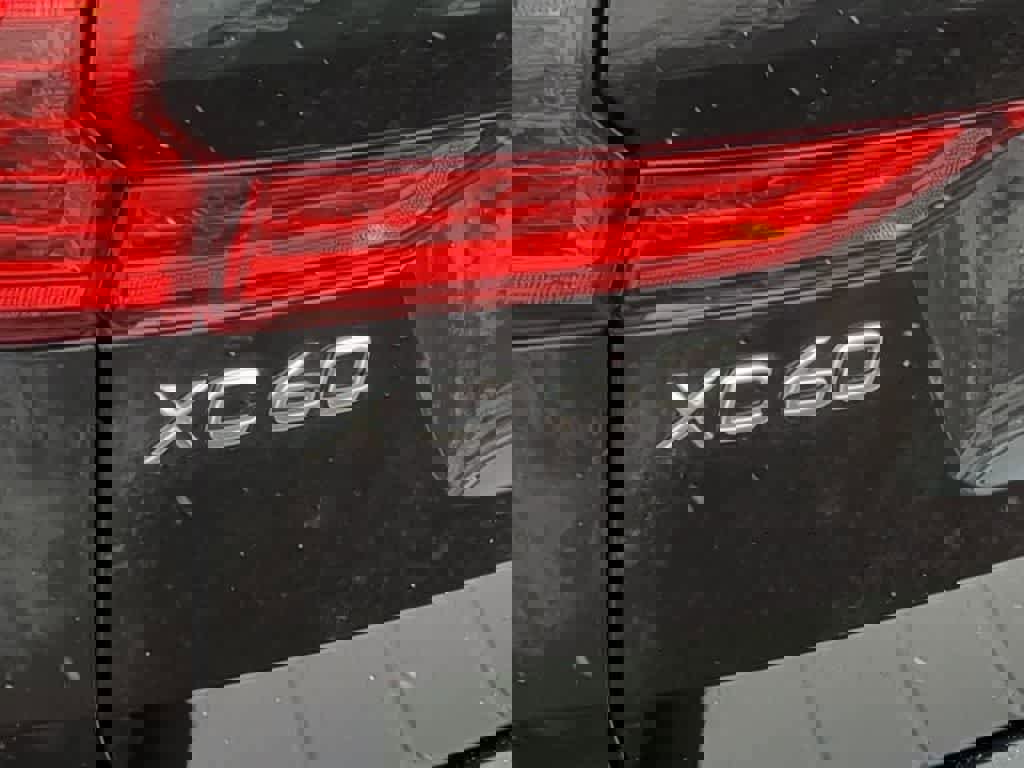 Certified 2025 Volvo XC60 T8 Core w/ Protection Package Premier image 12