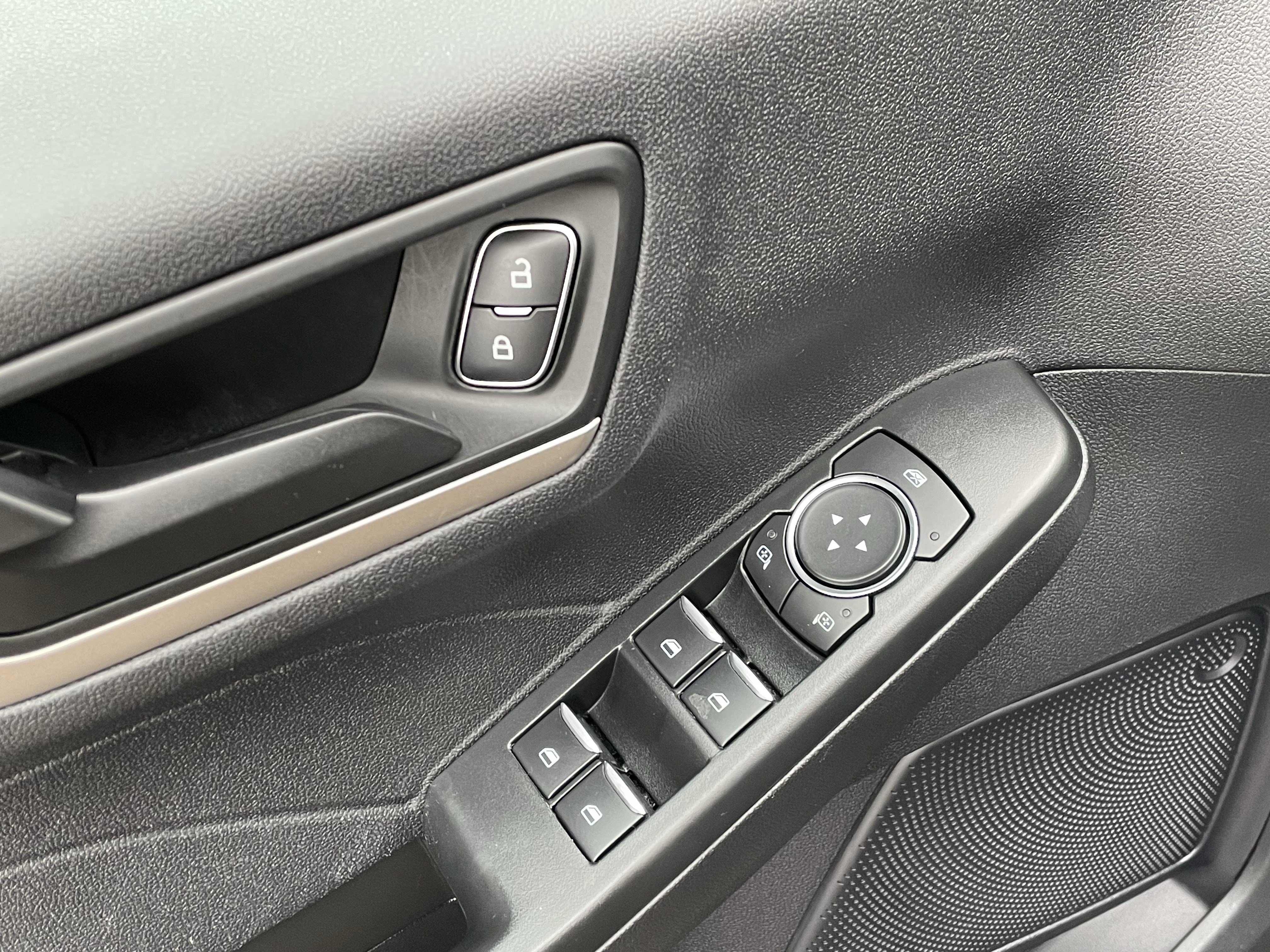 Used 2022 Ford Escape SE w/ Cold Weather Package image 12