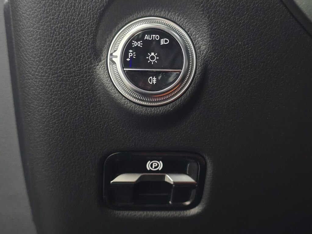 Used 2024 Mercedes-Benz C 300 4MATIC Sedan image 35