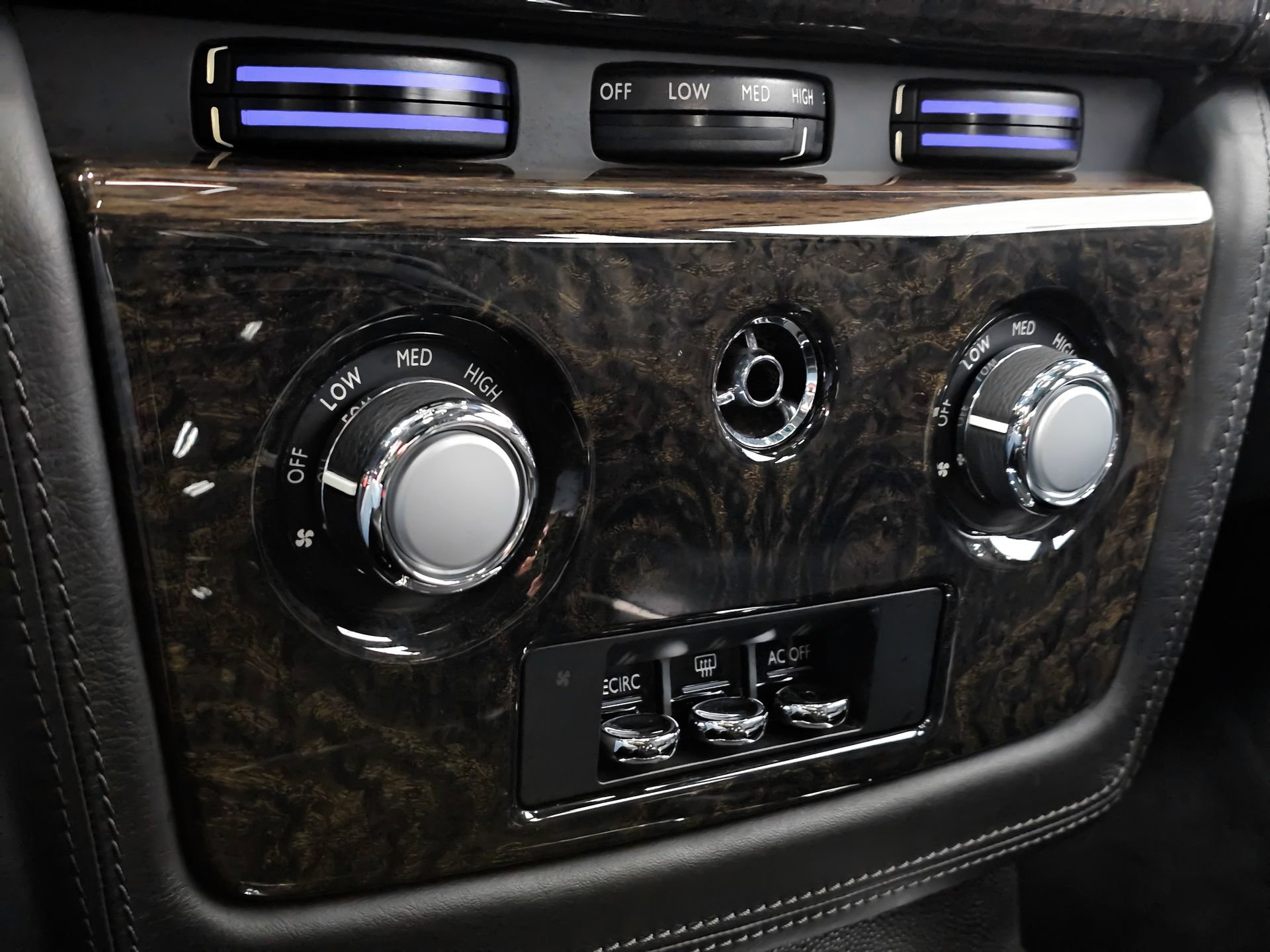 Used 2006 Rolls-Royce Phantom Sedan image 33