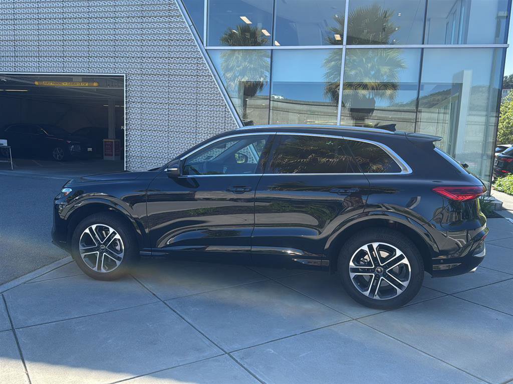 Used 2025 Audi Q5 Premium w/ Convenience Package image 9