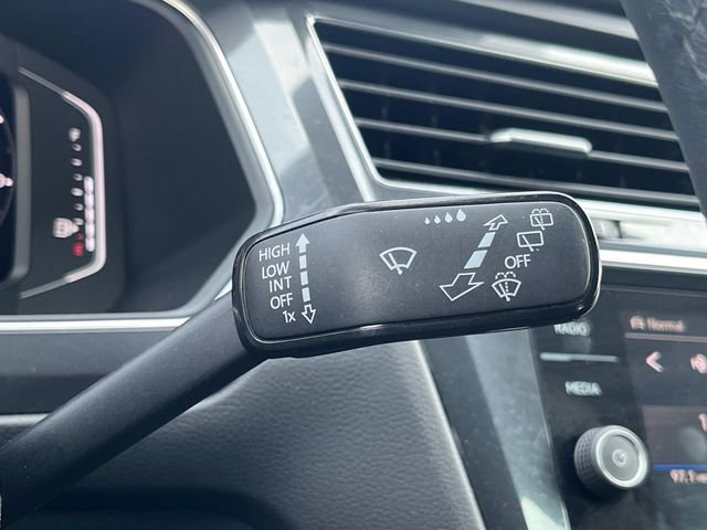 Used 2022 Volkswagen Tiguan SEL R-Line image 33