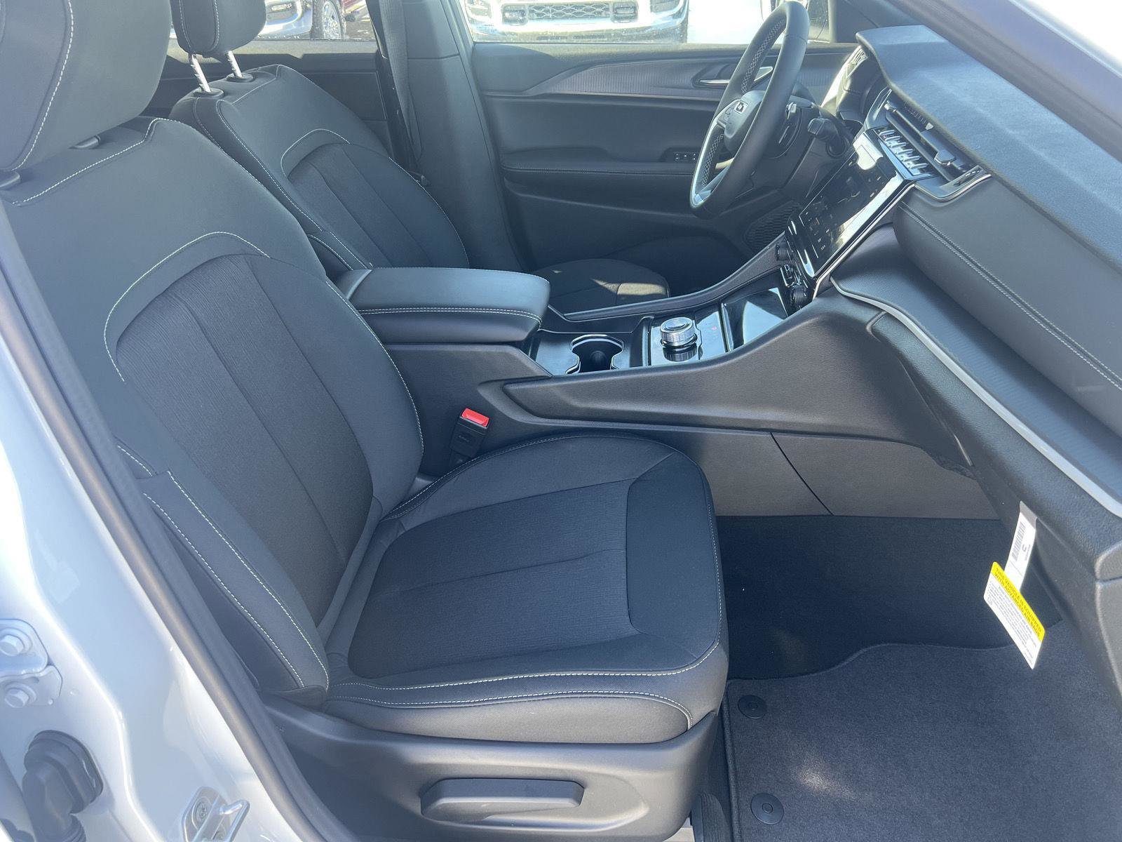 New 2026 Jeep Grand Cherokee L Laredo image 39