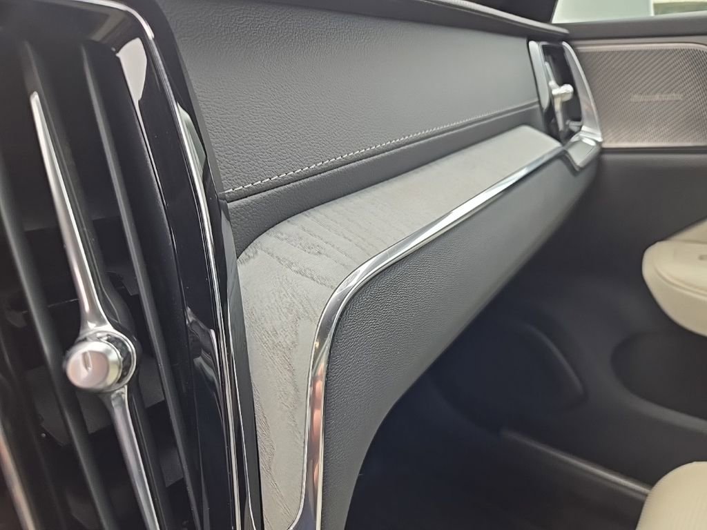 Certified 2024 Volvo V60 B5 Cross Country Ultimate image 25