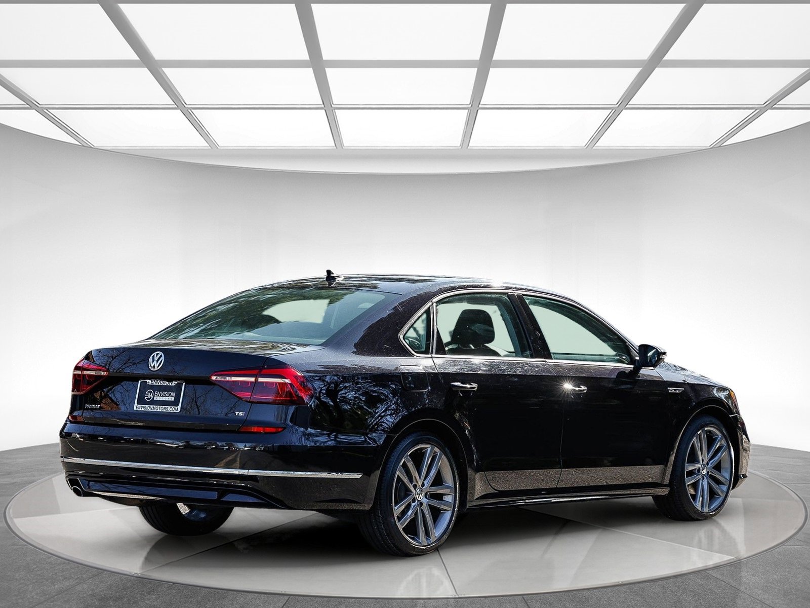 Used 2018 Volkswagen Passat 2.0T R-Line image 4