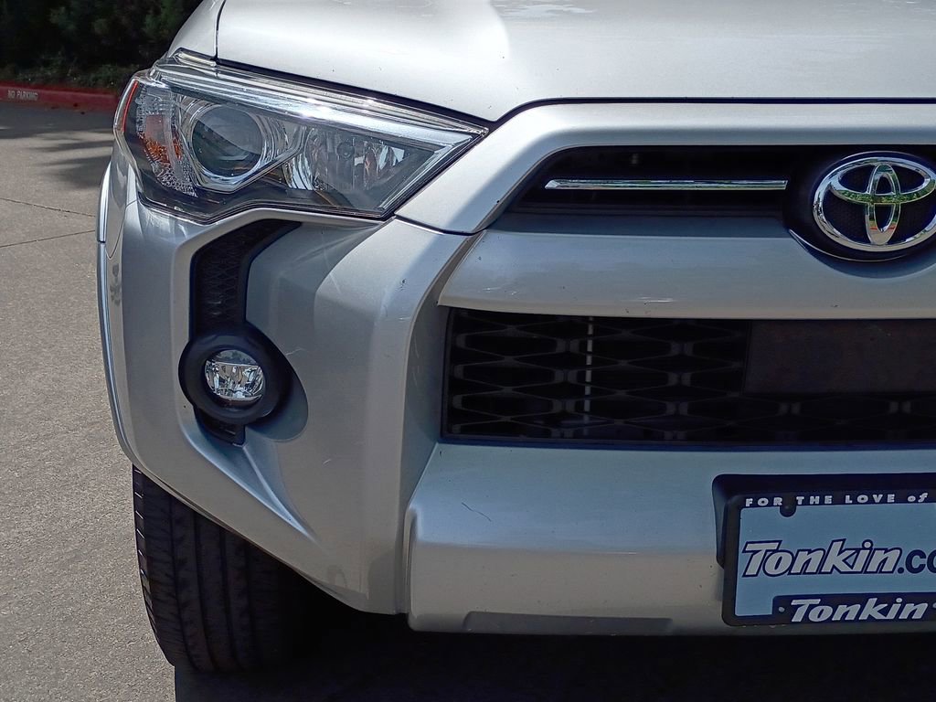 Used 2021 Toyota 4Runner SR5 AWD/4WD image 10