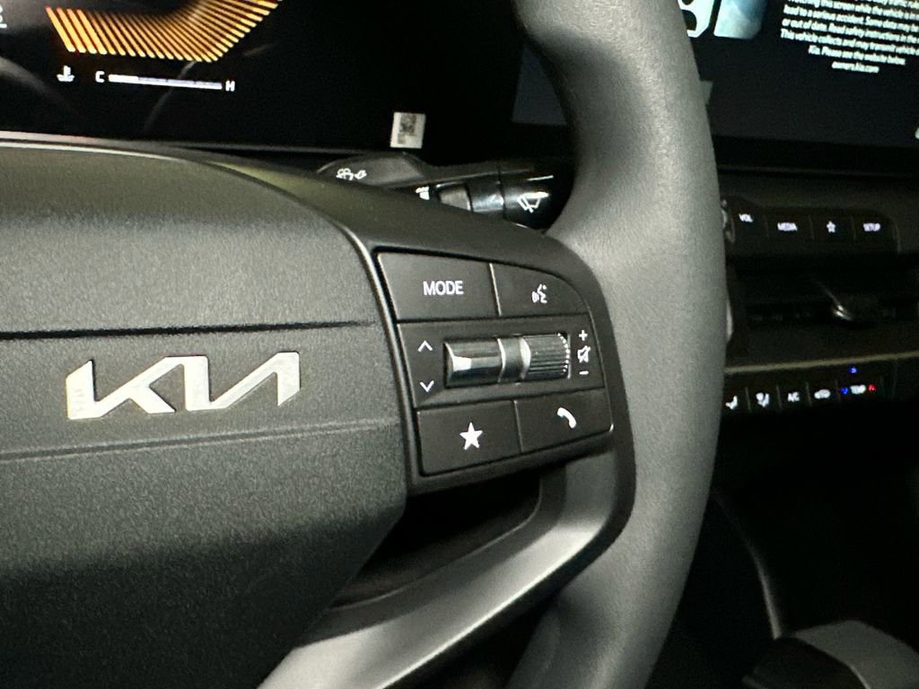 New 2025 Kia K4 FWD image 20