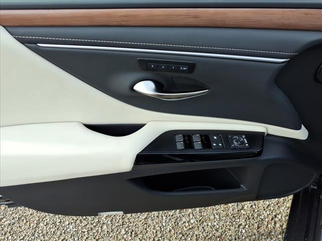 New 2025 Lexus ES 350 w/ Premium Package image 10