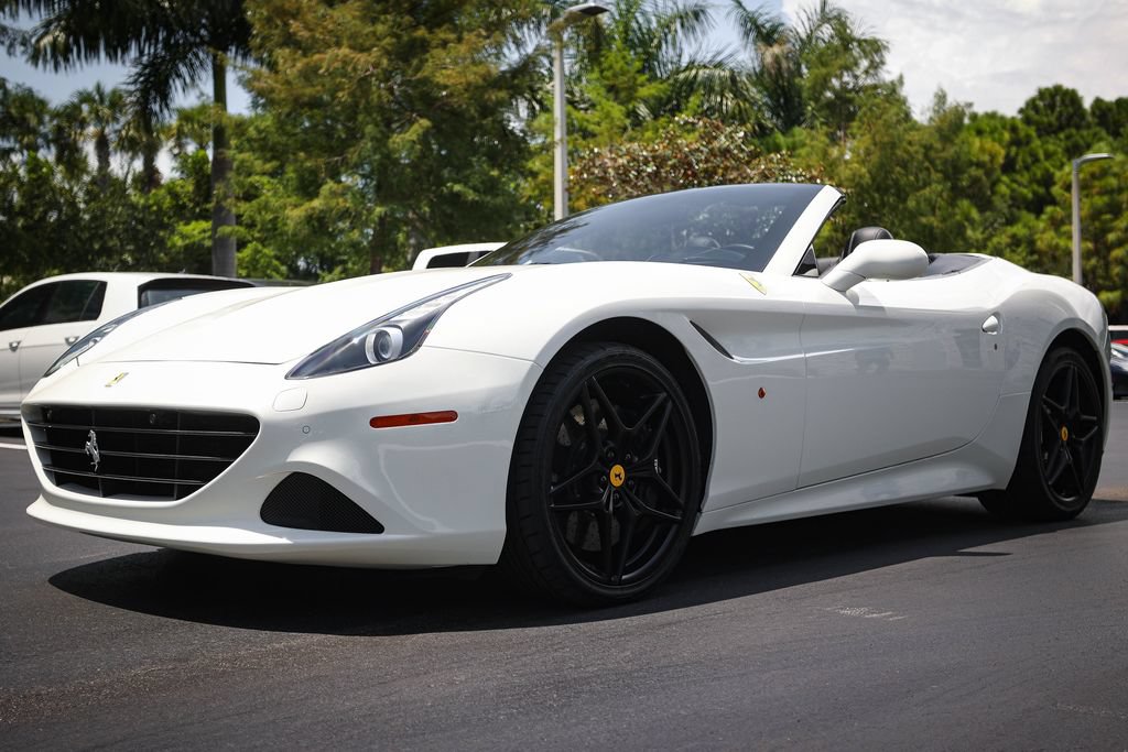 Used 2015 Ferrari California T RWD image 7