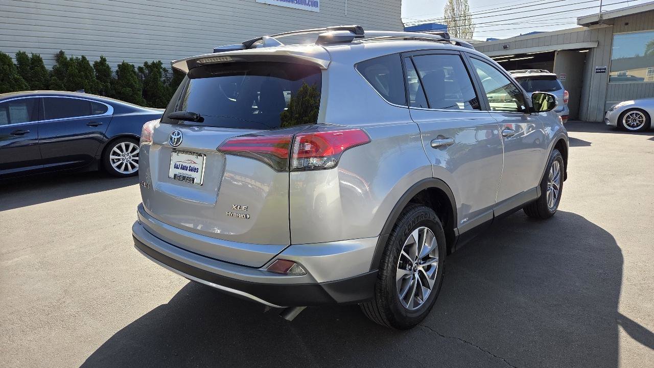 Used 2017 Toyota RAV4 XLE w/ All Weather Liner Package AWD/4WD image 8