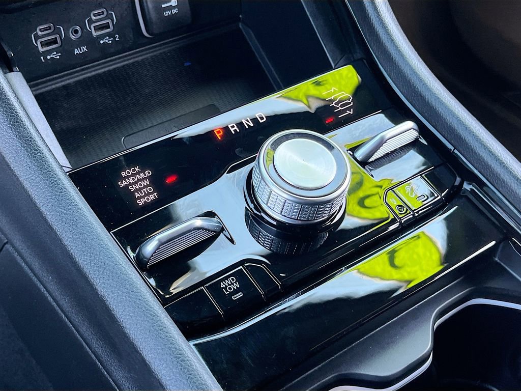 Certified 2025 Jeep Grand Cherokee Overland w/ Adv Protech Group III image 17