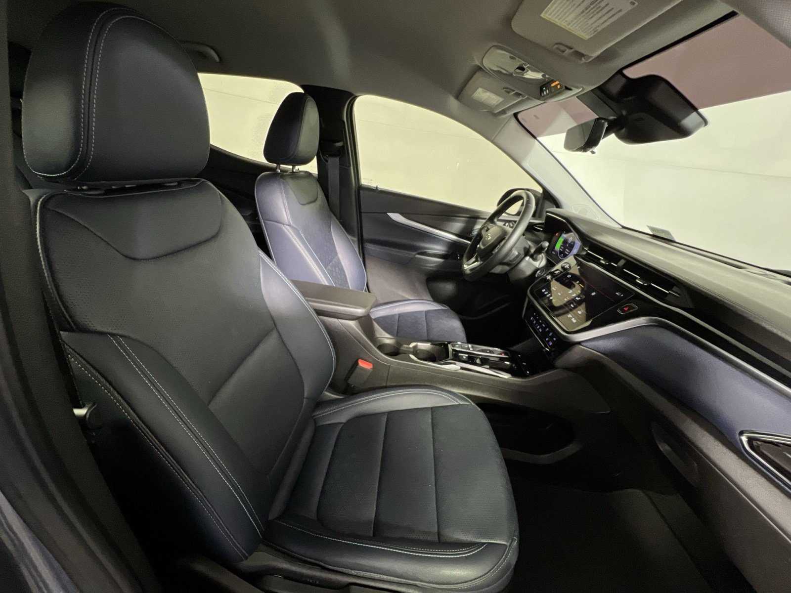 Used 2023 Chevrolet Bolt EUV Premier FWD image 25
