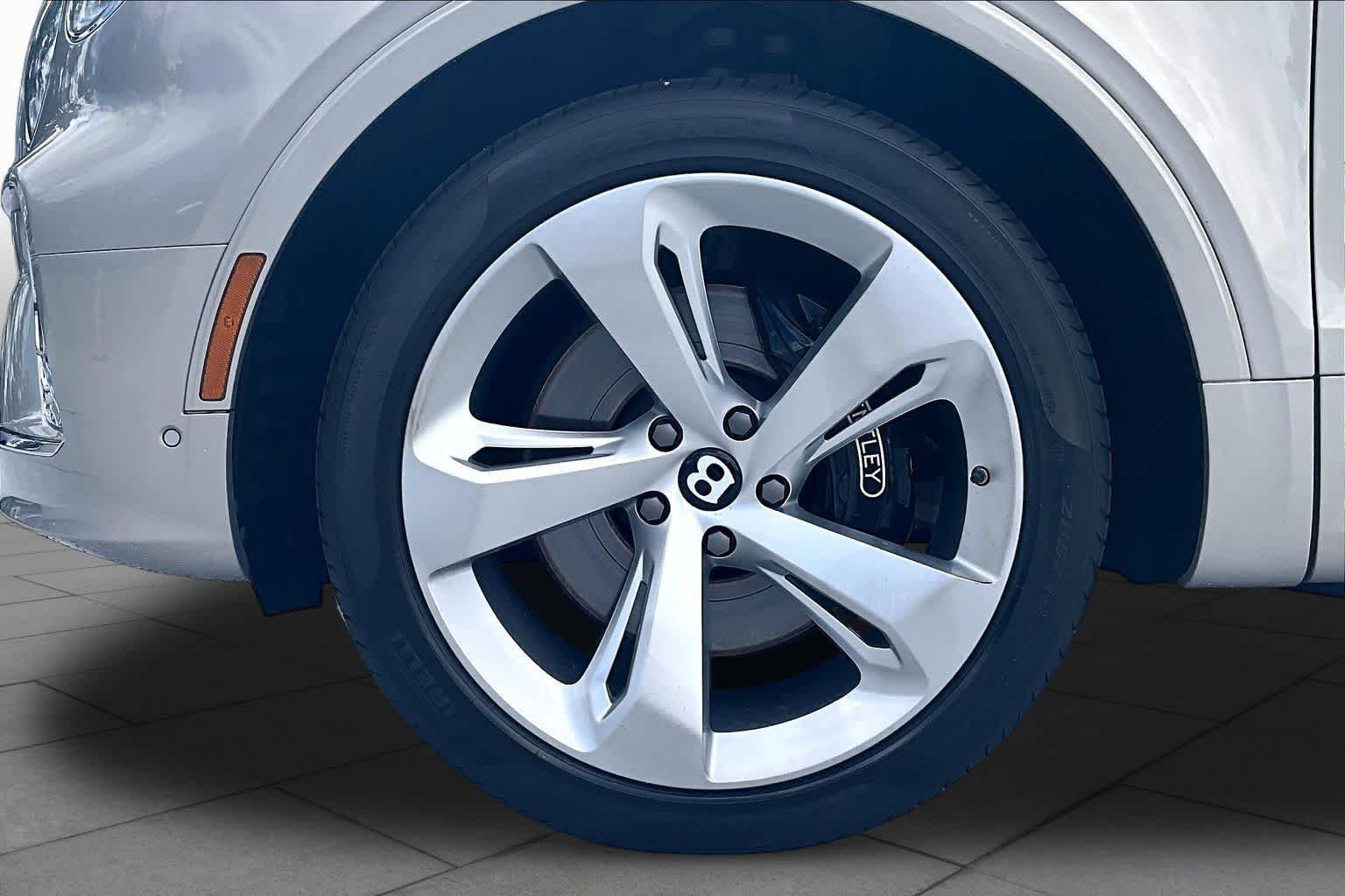 Used 2022 Bentley Bentayga AWD/4WD image 10
