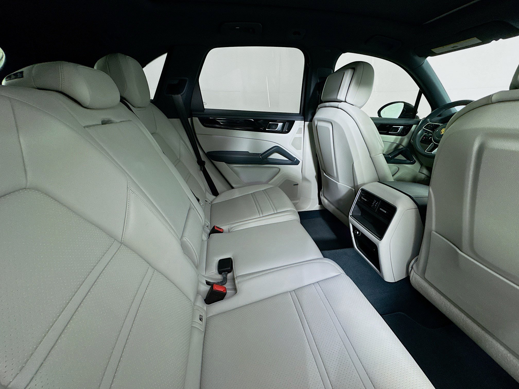 Used 2022 Porsche Cayenne AWD/4WD image 24